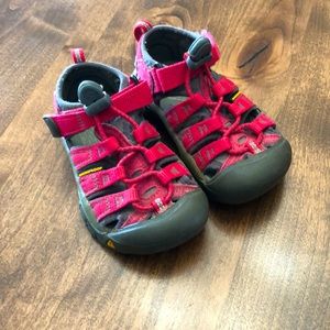 Keen toddler closed toe sandals.